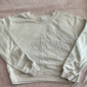 CREAM COLOR CREWNECK *size m